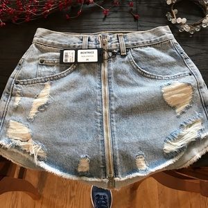 Carmar light wash denim zip up skirt
